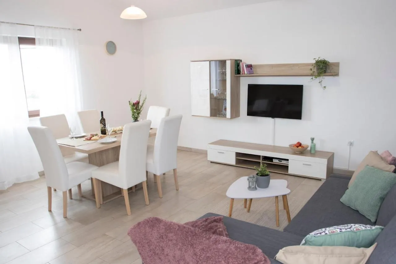 Apartment Mara Vižinada